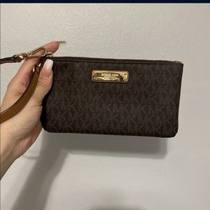 michael kors wristlet